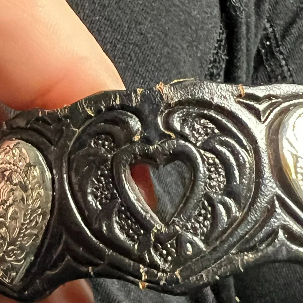 CRUMRINE Double Heart's Abstract Horse Head Western Belt Buckle w/ Black Belt 28
